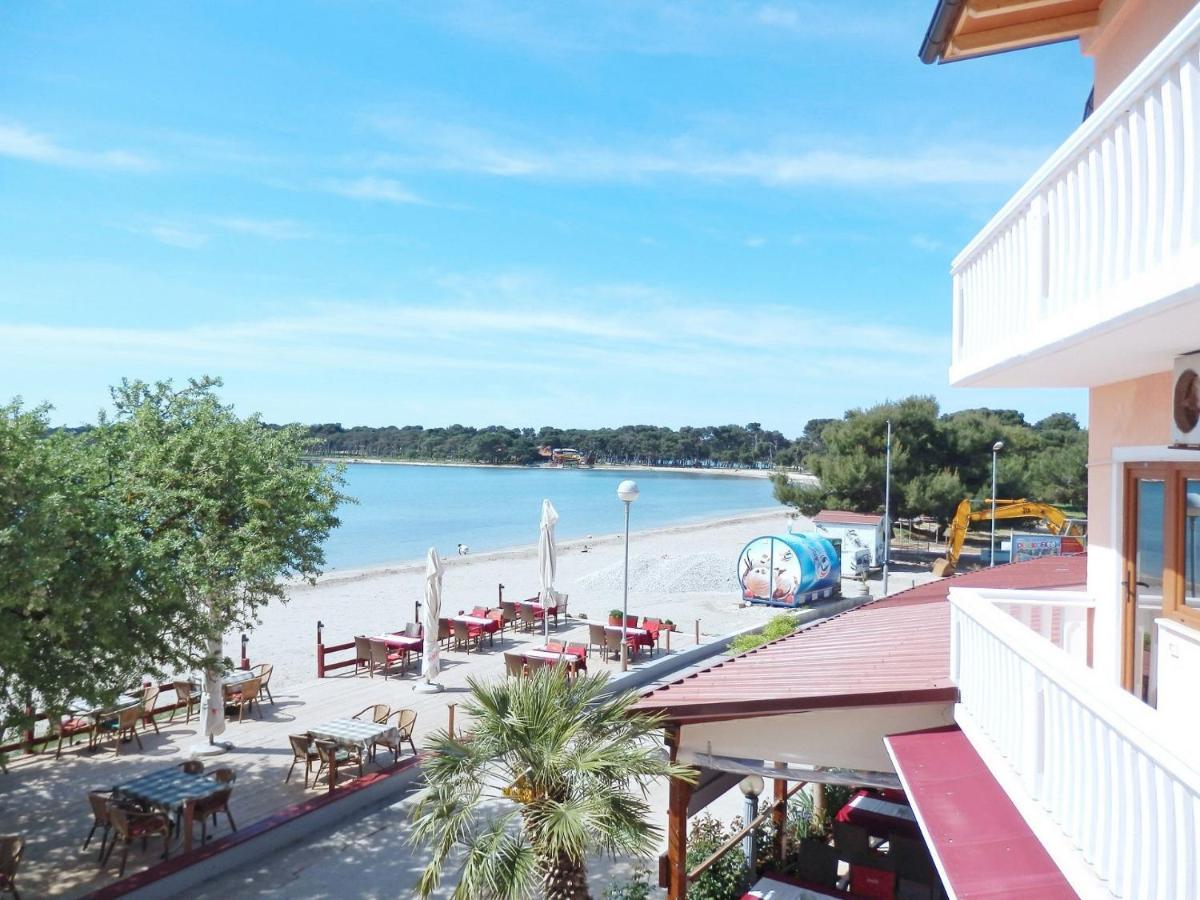 Apartments Mark - 10 M From Sea Medulin Exterior foto
