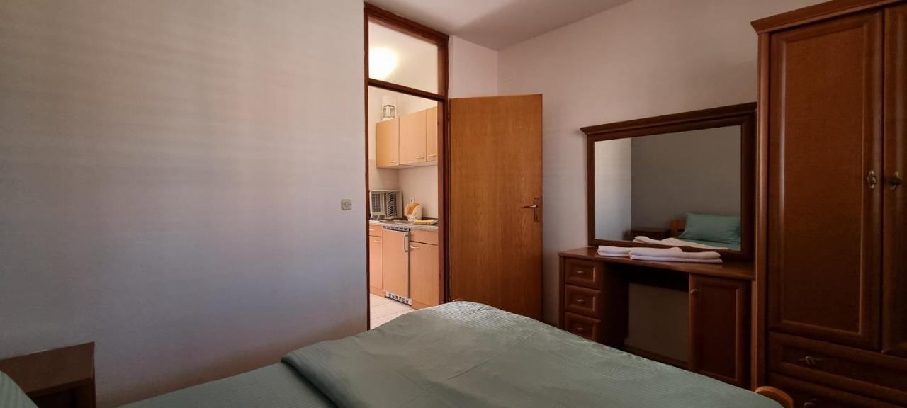 Apartments Mark - 10 M From Sea Medulin Exterior foto